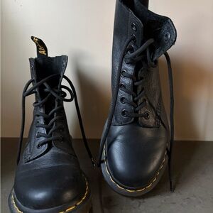 Dr. Martens Boots 1460 Pascal